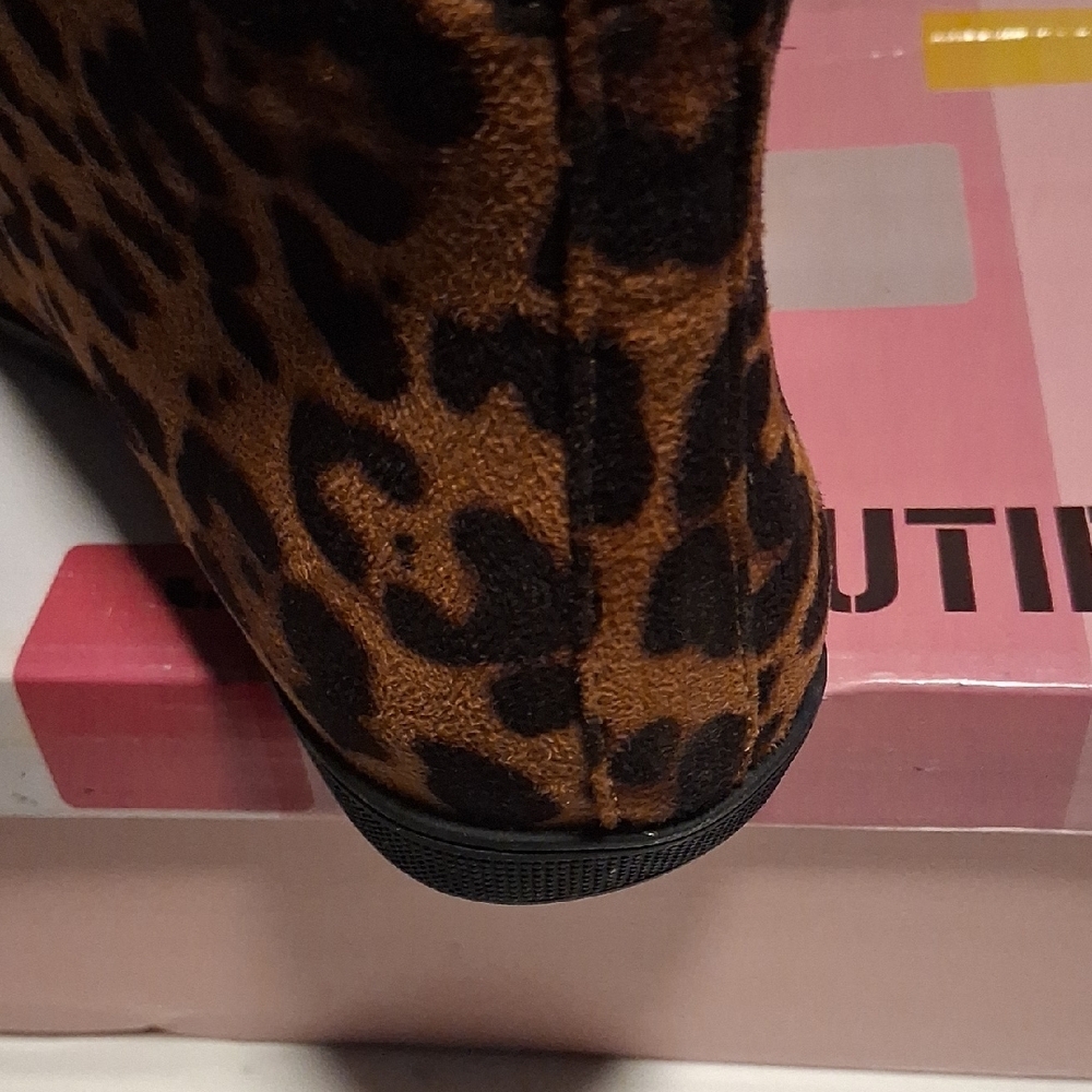 shosho Leopard Print Lace-Up Ankle Booties in Brown and Black - Picture 6 of 8